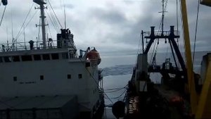 корабль на большой воде