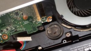 Разборка ноутбука ASUS. Перезагружаем аккумулятор.