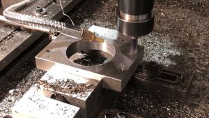 Фрезеровка стали 20 на станке PLOT VGI-462 с полимербетонным основанием [из архивов]