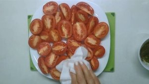 Вяленные помидорки в микроволновке всего за полчаса. Это просто фантастика!