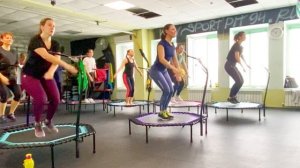 Тренировка джампинг-фитнес может быть такой