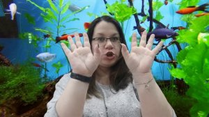 Посчитаем рыбок [Пальчиковая гимнастика для детей]