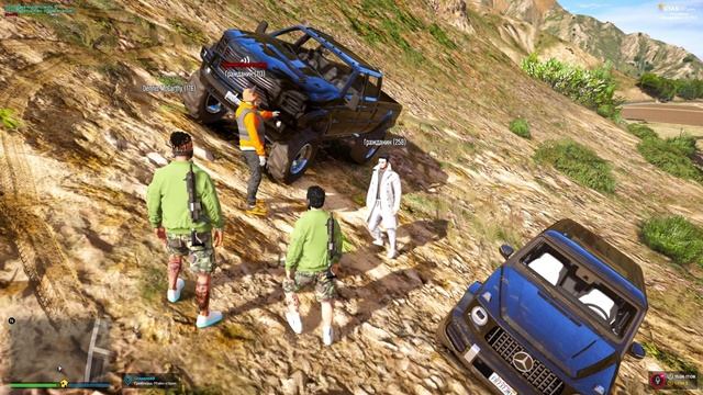 ГРАБИМ МАЖОРОВ НА ТРАССЕ В GTA 5 RP STRAWBERRY! смотреть онлайн