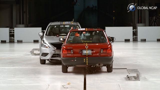 Car to Car Crash Test - Nissan Tsuru Vs Nissan Versa