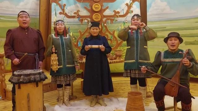 Фольклорный ансамбли «Эдэр тэтим» и «Энсиэли оһуохайа»
Композиция «Татыйаана»