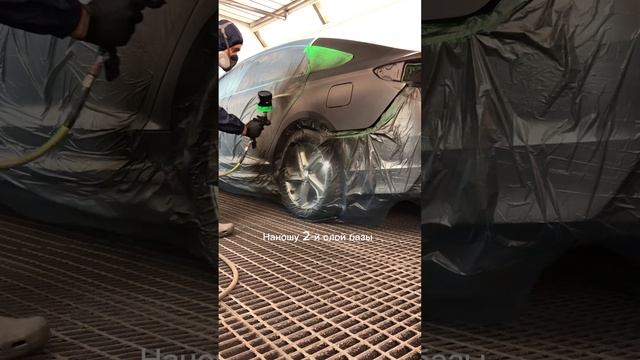 Покраска заднего крыла. Процесс нанесения базы в 2.5 слоя смотреть онлайн