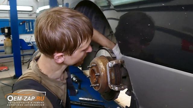 Меняем  задние диски с колодками на Hyndai Grand Starex