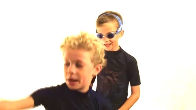 FROGGLEZ GOGGLEZ | Удобные детские очки для плавания на www.frogglez.ru смотреть онлайн