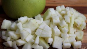Салат с мясом, фруктами и черносливом