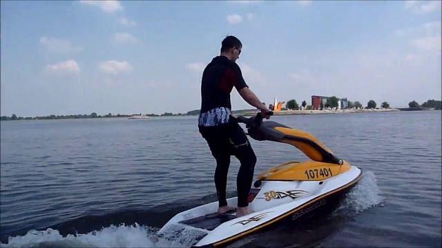 Karlos na Jet Ski