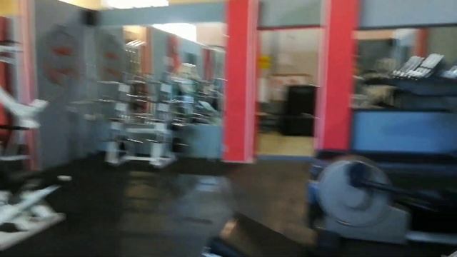 ПРИДАВИЛО ШТАНГОЙ В КАЧАЛКЕ И ЧУТЬ НЕ СДОХ. КАК Я ПРОГРЕССИРУЮ В ТРЕНАЖЕРНОМ ЗАЛЕ смотреть онлайн