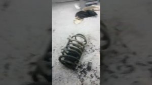 Автомобиль Audi 80. Замена стойки амортизатора.