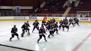 Хоккеисты Танец Хака в исполнении Новой Зеландии