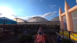 ЭМИЛИ СЬЕЛА ГИГАНТСКУЮ КЛУБНИКУ