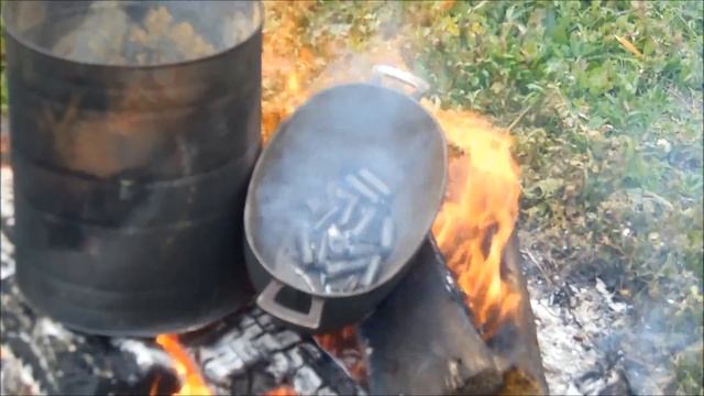 Очистка, перелив свинца в слитки для пулевого тигеля смотреть онлайн