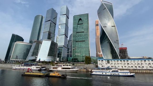 Москва | речной круиз по Москве-реке | теплоход отправляется от причала «Международная выставка». смотреть онлайн