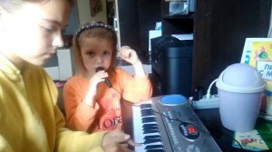 В траве сидел кузнечик на синтезаторе +песня:3