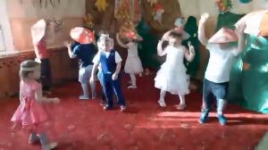 Танец в младшей группе Грибочки