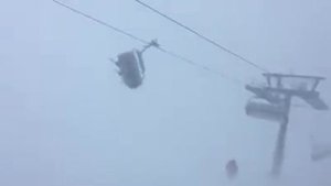 Люди застряли на подъемнике на горнолыжном курорте в Австрии