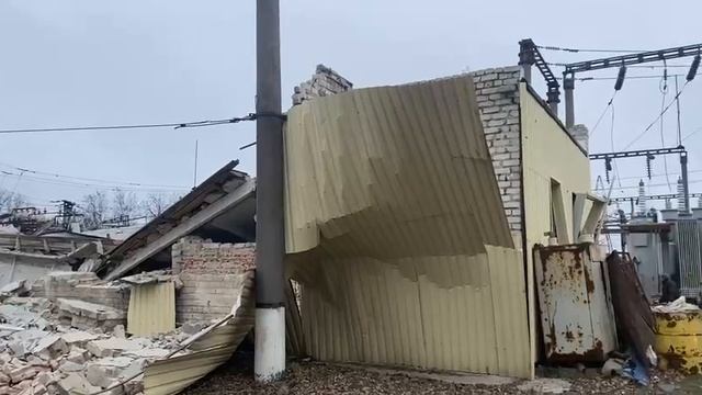 В Волновахе ВСУ уничтожили подстанцию .mp4 смотреть онлайн