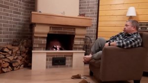 Камин в загородном доме.