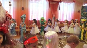 Танец-игра "Новогоднее путешествие" в детском саду