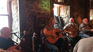 Живая музыка в Ирландском пабе. Дублин.