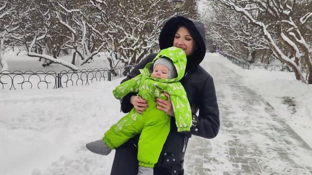 Первая снежная прогулка Макса. Сиреневый сад. смотреть онлайн