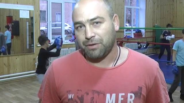 НА КОВРЕ И В РИНГЕ смотреть онлайн