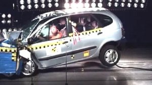 Crash Test 2001 - 2003 Reanult Scenic (Frontal) EuroNcap