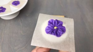 How to pipe a petunia - easy buttercream flower piping tutorial