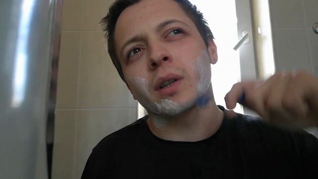 ПЕРВЫЙ РАЗ В ЖИЗНИ БРЕЮСЬ СТАНКОМ смотреть онлайн