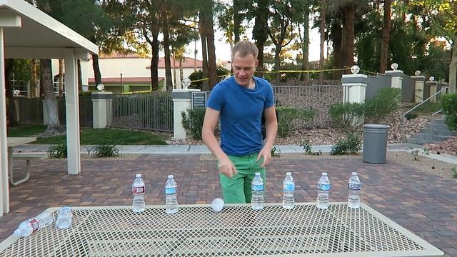 БУТЫЛКА ВОДЫ ЧЕЛЛЕНДЖ! // BOTTLE FLIP CHALLENGE! смотреть онлайн