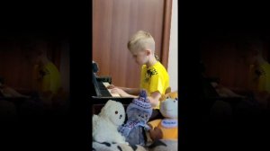 Малыш-Виртуоз шокировал своих второклассников игрой на пианино!