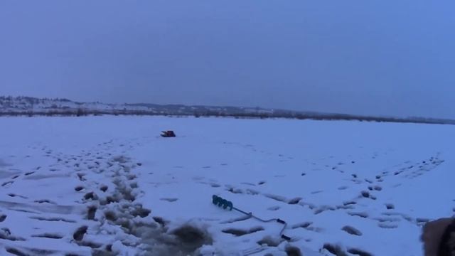 Диалоги о зимней рыбалке. Зимняя антирыбалка на Каме с Батей . смотреть онлайн