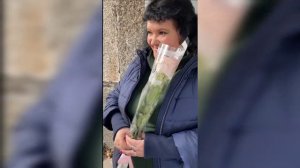 Олег Монгол подарил розу своей девушке/ Саня Бык нашёл заначку.