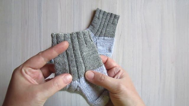 Четвертая пара вязаных носков. Вязание спицами захватило меня полностью. смотреть онлайн