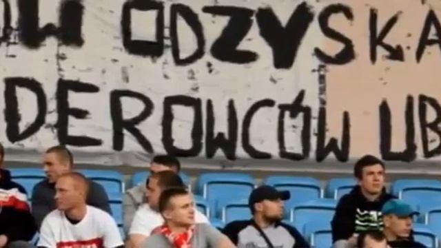 Польские Болелщики Пригрозили Украинским Отобрать Львов и Расправится с Бандеровцами смотреть онлайн