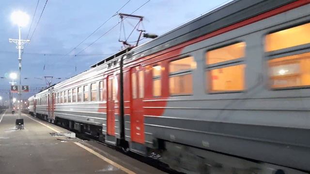 ЭР9Т-740 на рейсе 6 вагонов! смотреть онлайн