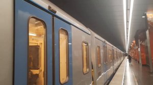 "Конечная - Солнцево!" Электропоезд 81-760/761 "Ока" на станции Мичуринский Проспект