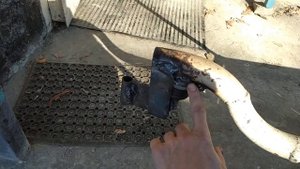 Прицеп к мотоблоку из тачки .