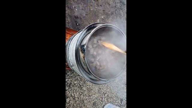 охапка дров и плов готов