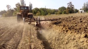 Плантажный плуг ППУ-50. Подготовка почвы для посадки винограда.