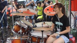 羅小白S. White- 陽光宅男 - Барабанщица-виртуоз из Тайваня.Amazing Girl Drummer