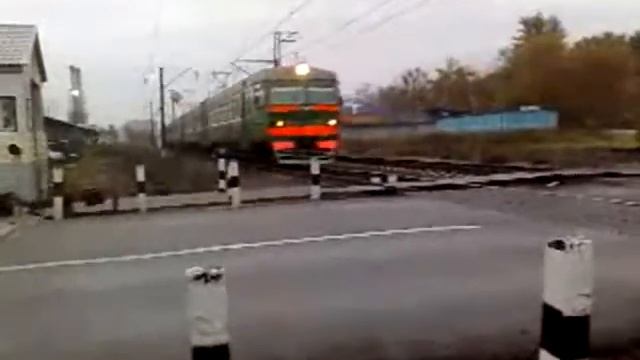 идём здороваться с эектричкой