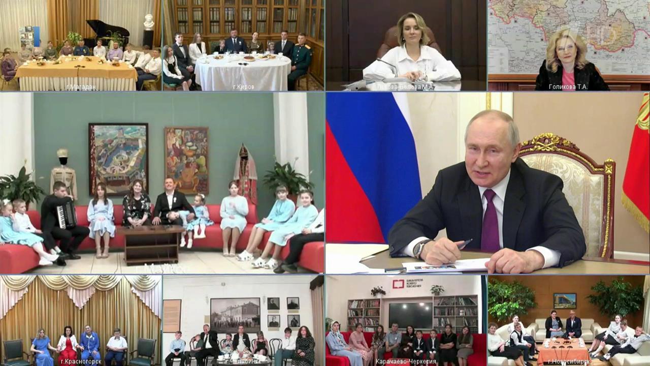 Нет ничего более ценного, чем родительское и семейное счастье, заявил Владимир Путин