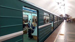 "Ностальгия прошлого!" Электропоезд 81-717/714.5М "Номерной" на станции метро Добрынинская