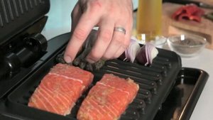 Стейк из лосося на электрическом гриле