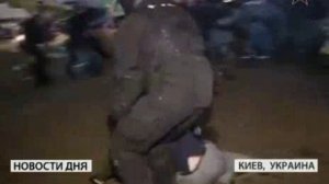 В Киеве митингующие предприняли штурм администрации президента Украины