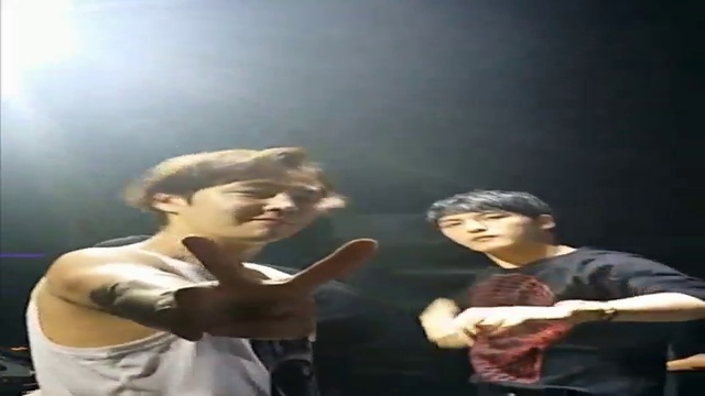 140801   Чжэ Чжун и Гын Сок в клубе   от Maru_pd...